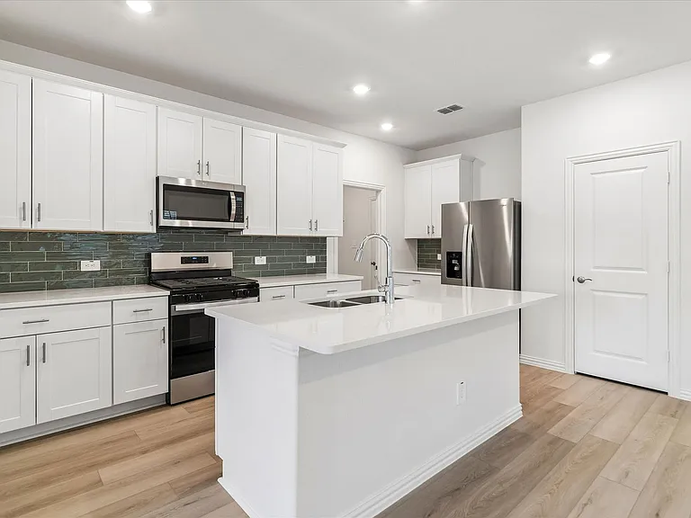1404 Bridgestone Dr — Photo 9