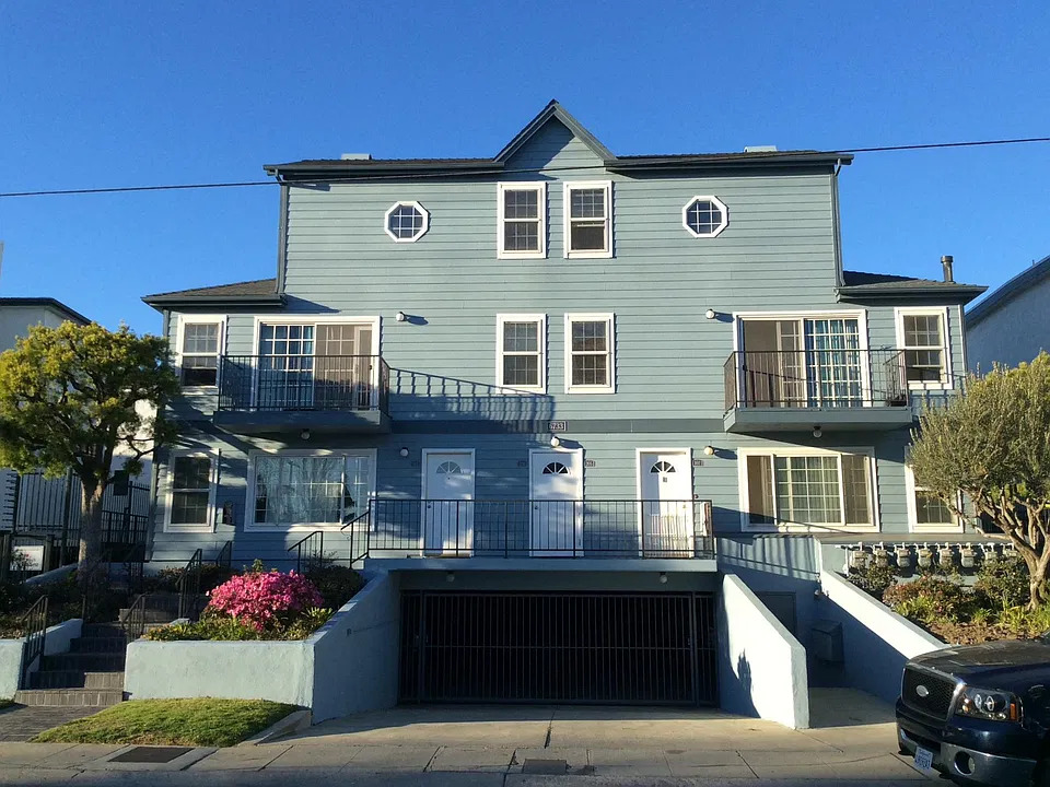 6733 W 86th Pl #102