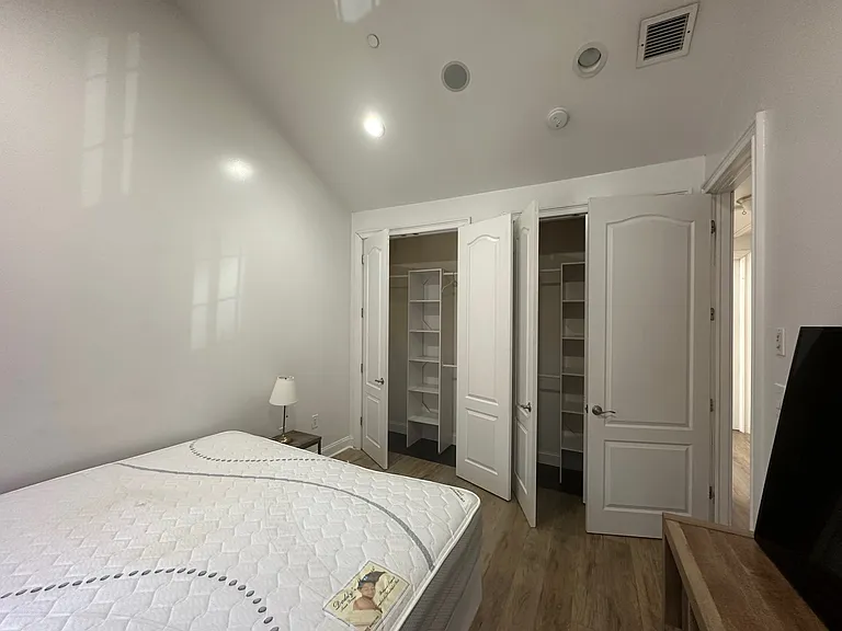 9033 Wall St #5 — Photo 14