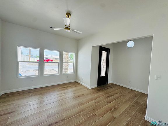 4th image of 1204 W Roanway St