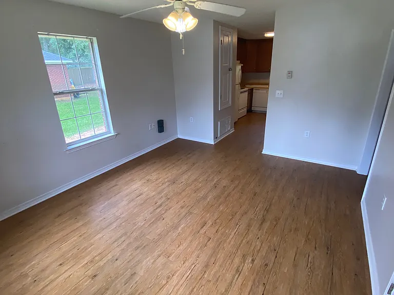 23175 Lincoln St — Photo 4