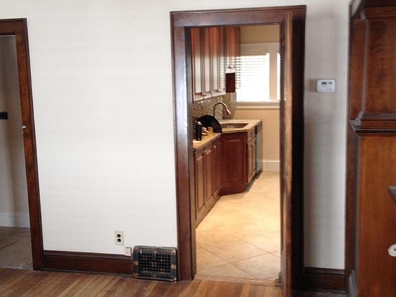 4th image of 18708 Chagrin Blvd