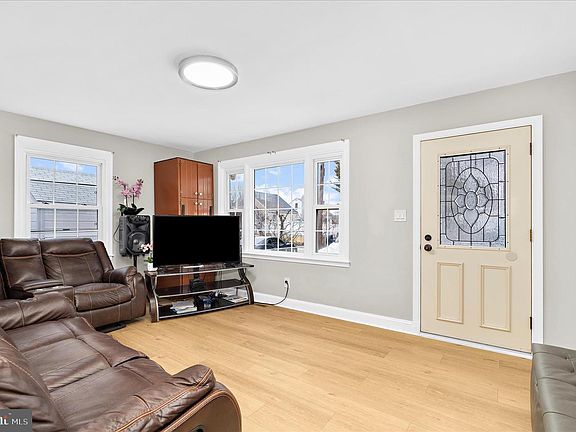 5th image of 1207 Lorraine Ave