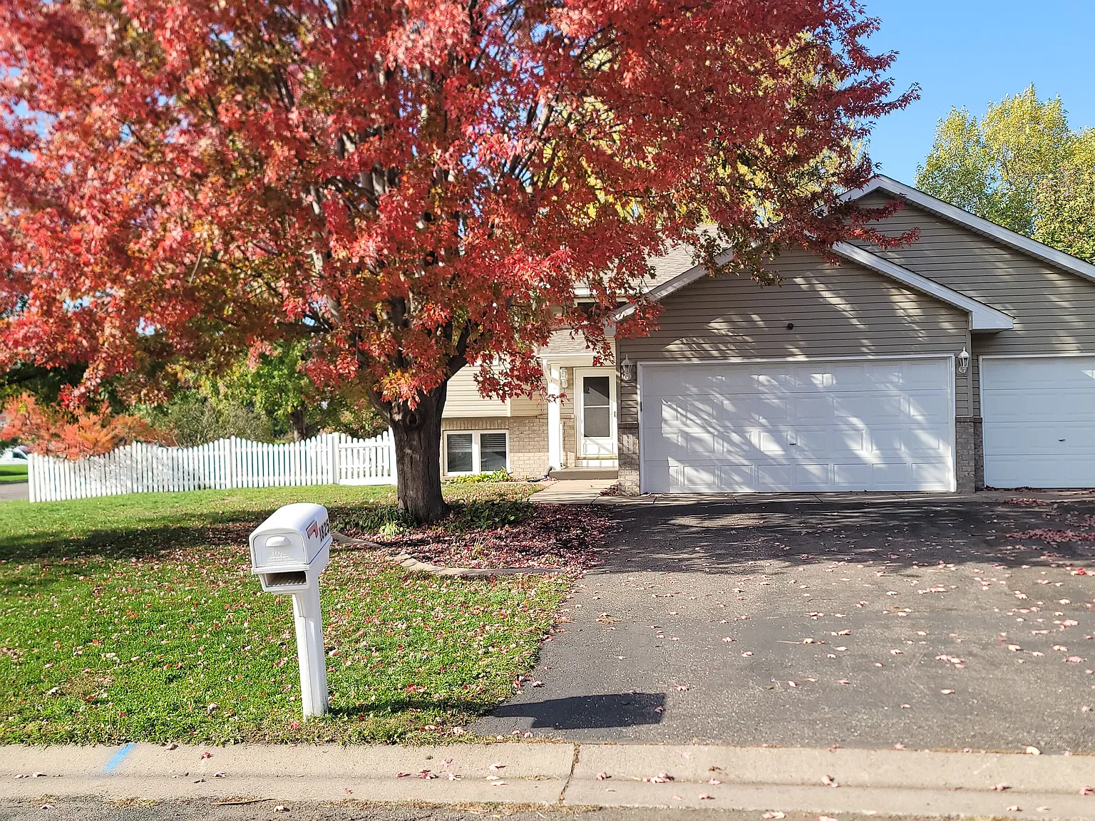 3 bed, 1761 sqft, $2,200 — Photo 1