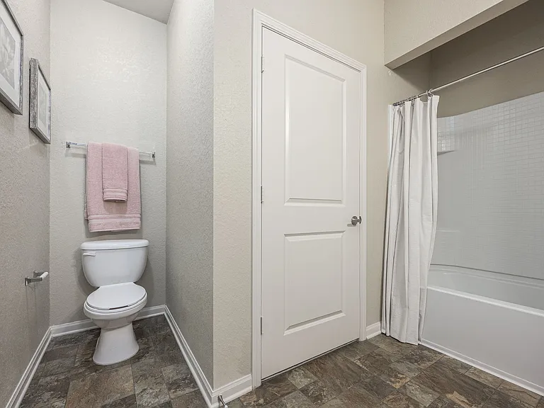 Spring Creek Apartments — Photo 31