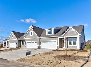 11905 Smithfield Dr, Holland, MI 49424