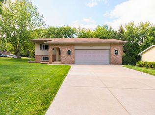 9351 Yucca Ln N, Maple Grove, MN 55369