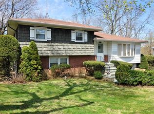 24 Valleyview Rd, Elmsford, NY 10523