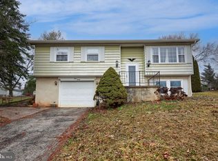390 Lincolnway Dr, York, PA 17408