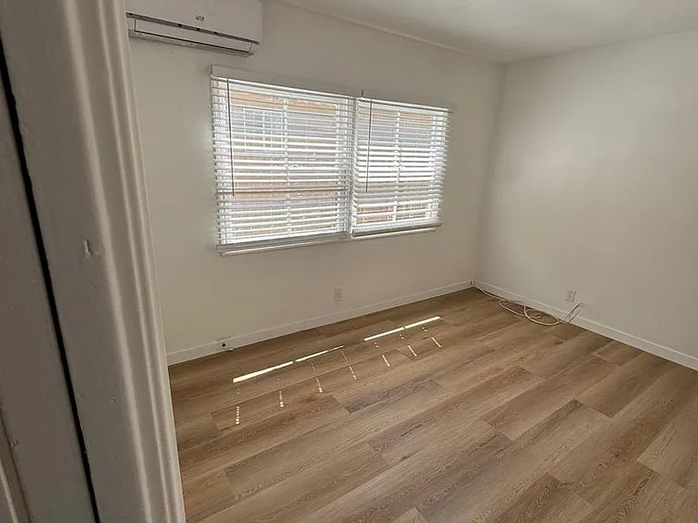 120 S Craig Ave — Photo 4