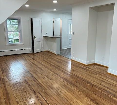 5th image of 136 Evans St