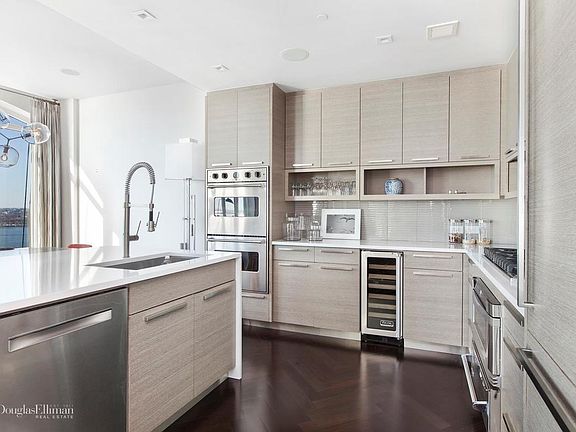 4th image of 400 W 12th St APT 16B