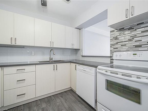 2nd image of 18 Holborn Ct #211