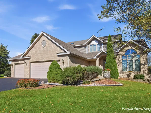 1612 Beech St, Spring Grove, IL 60081