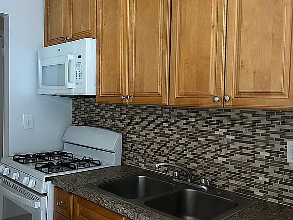 4th image of 480 W 187th St APT 3K