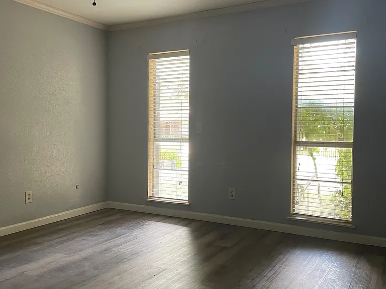 1425 Natchez Dr — Photo 2