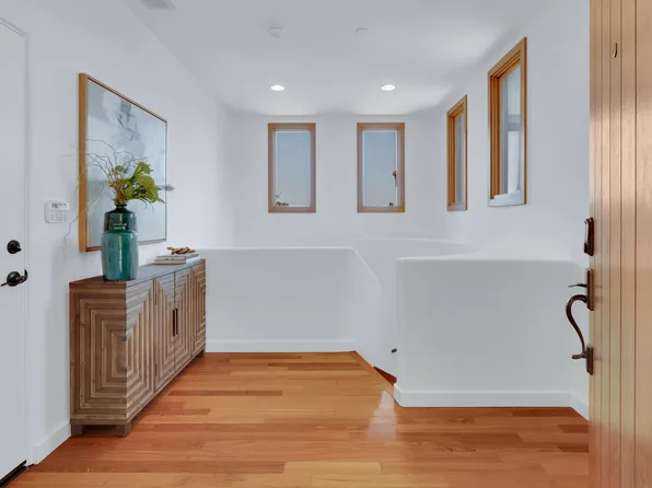 80 Siena Dr, Oakland, CA 94605