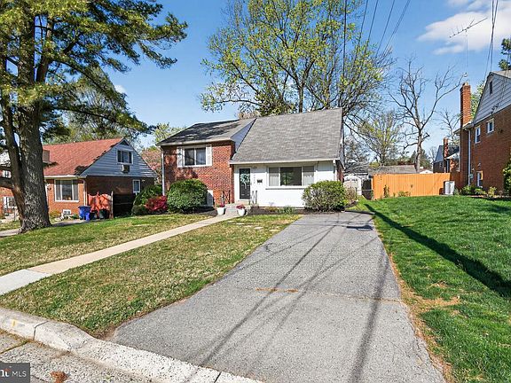 3rd image of 9914 Grayson Ave