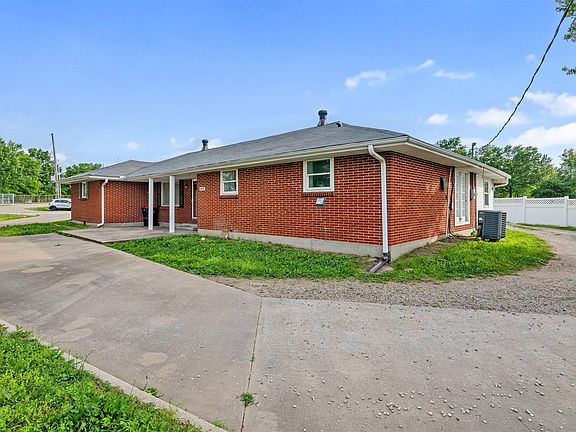 3rd image of 1600 Clarendon Rd