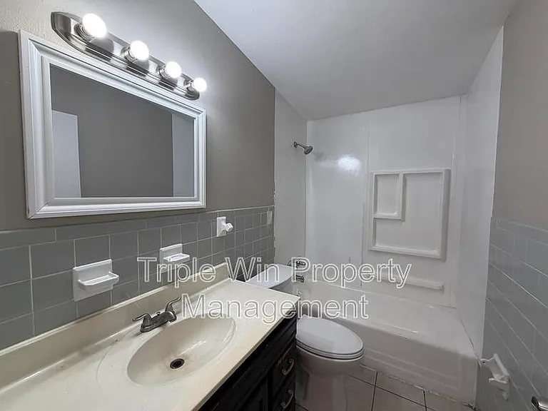 865 Robinwood Dr — Photo 13