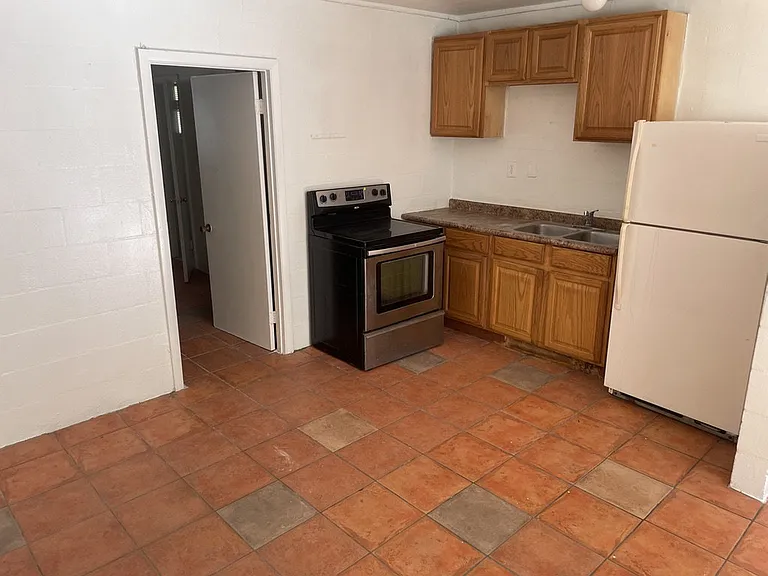 Highland Woods Apartments — Photo 6