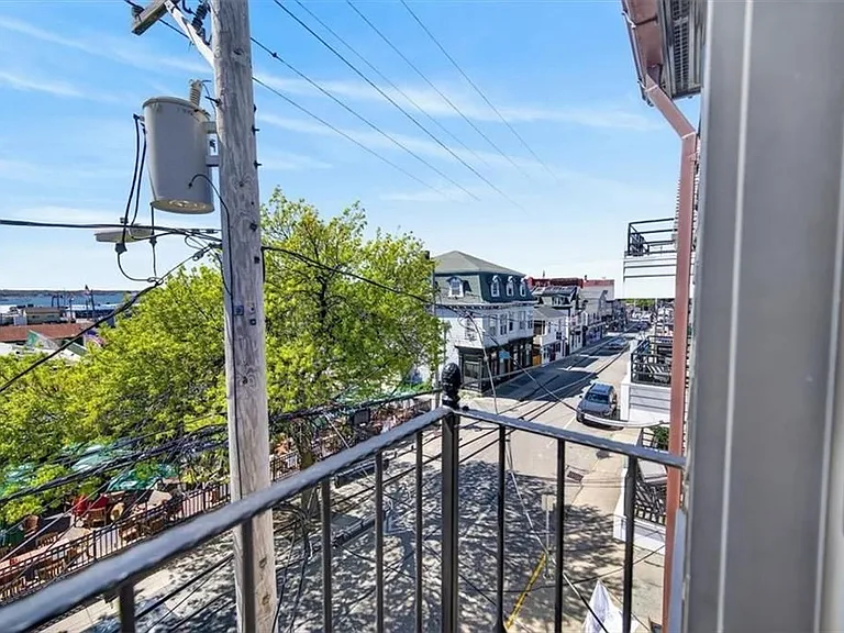 494 Thames St — Photo 13