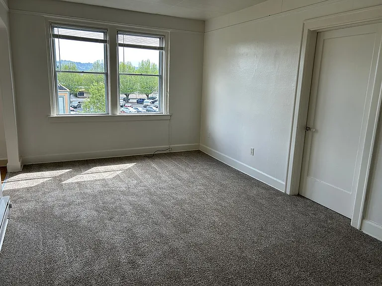 1225 Commerce Ave — Photo 10