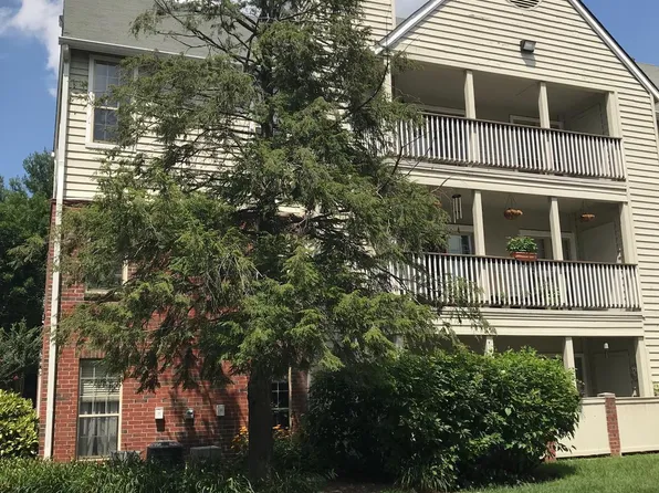 12151 Penderview Ln APT 2038, Fairfax, VA 22033