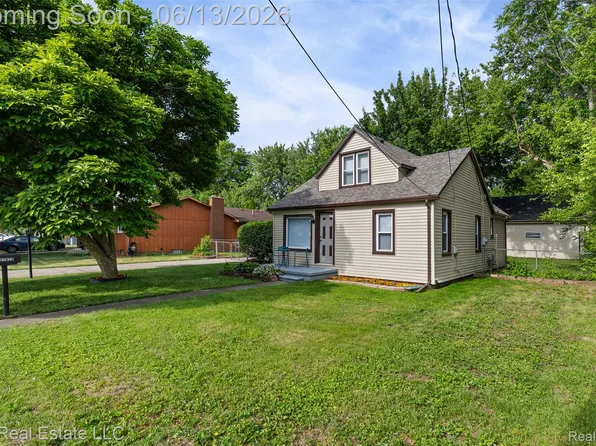 27073 Gilbert Dr, Warren, MI 48093