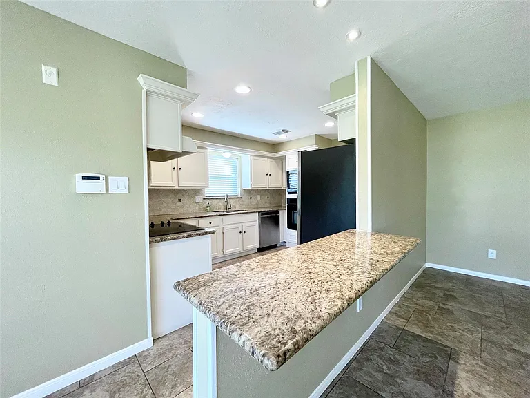 15006 Elmont Dr — Photo 23