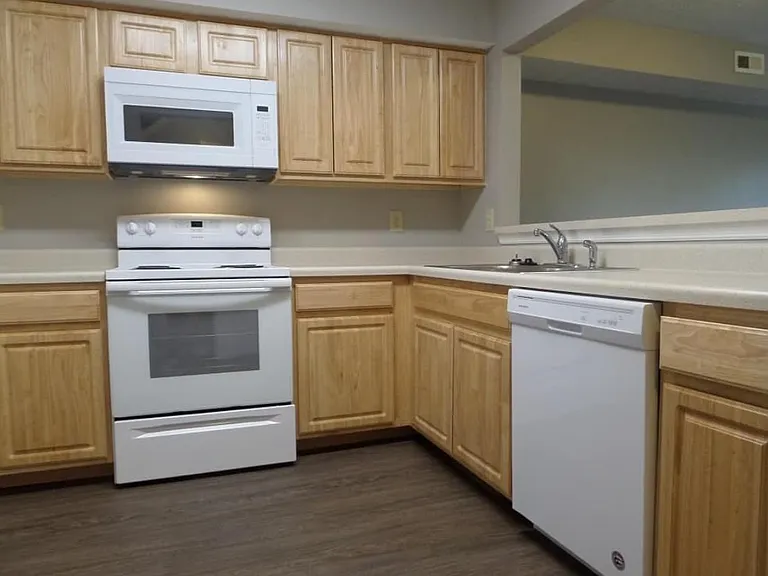 978 Irving Ave #37 — Photo 2