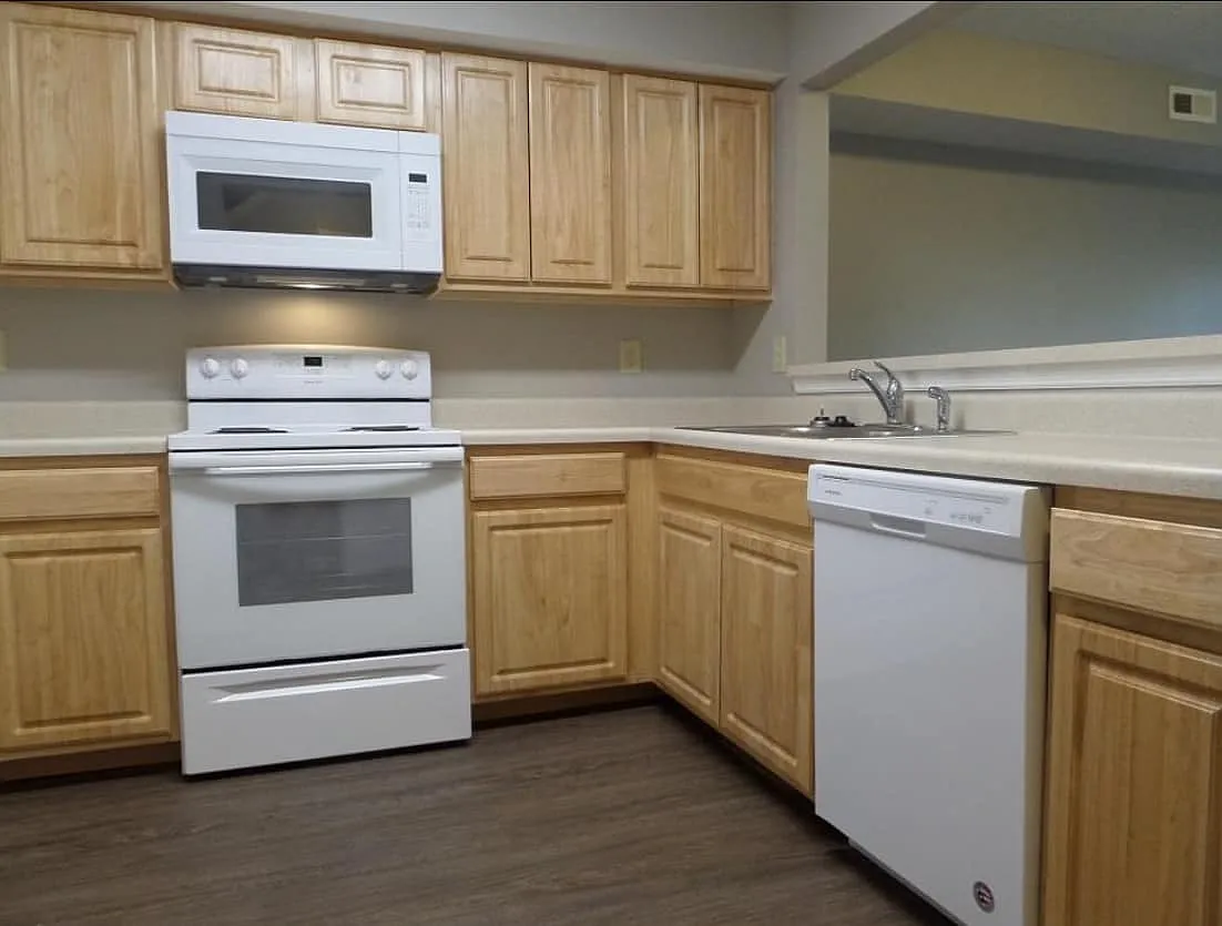 Building Photo - 978 Irving Ave #37