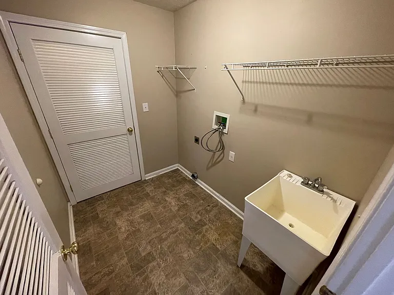 92 N Country Dr — Photo 18