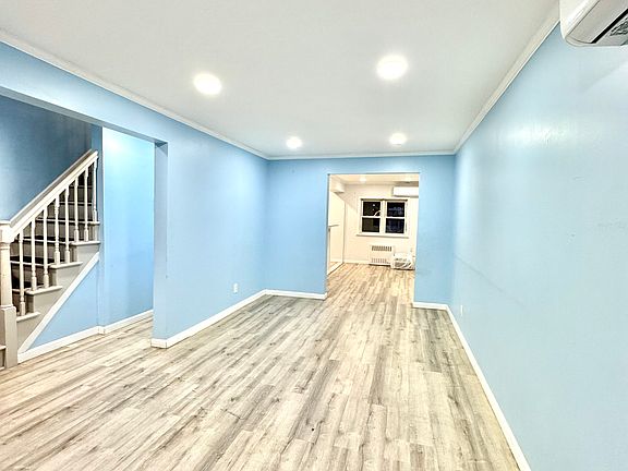 2nd image of 4226 Murdock Ave #2