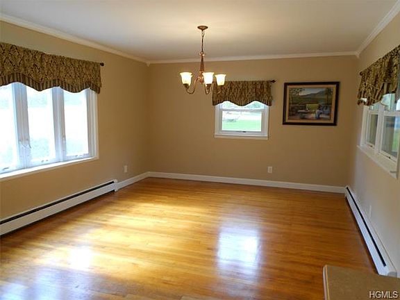 4th image of 303 Nichols St