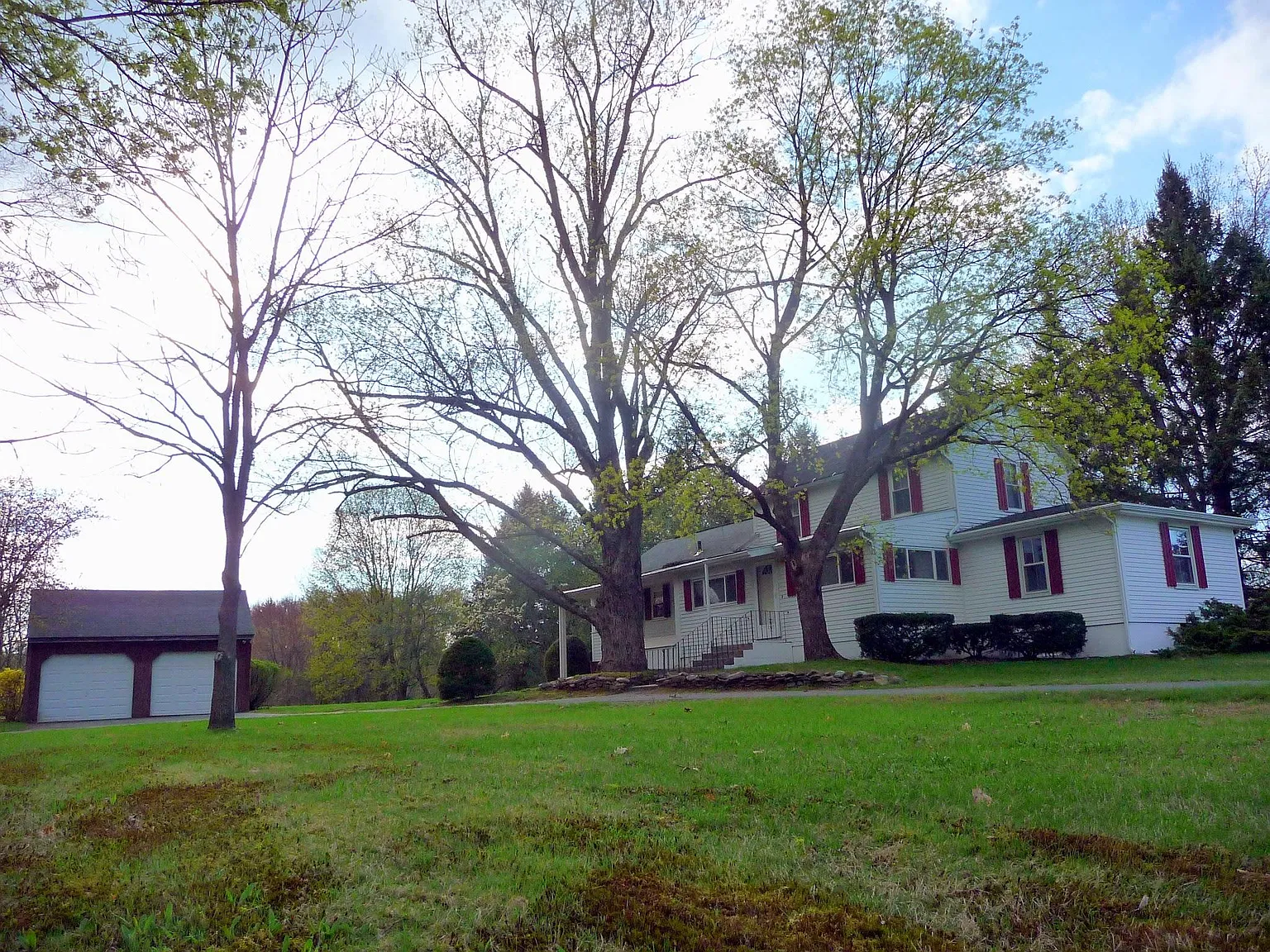 6 bed, 1.5 bath, 1516 sqft, $5,400 — Photo 2