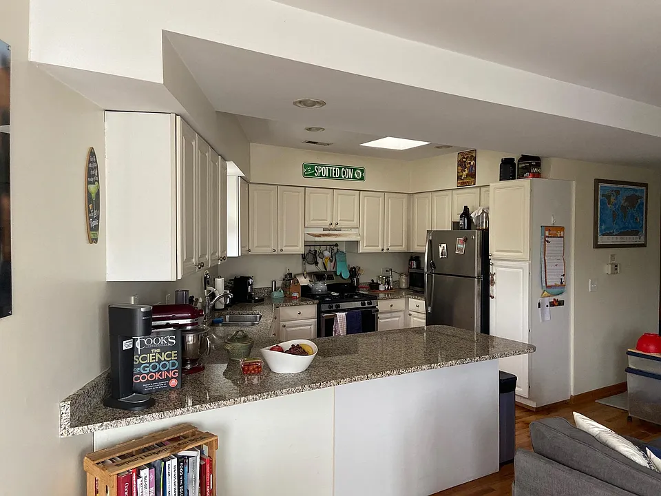 Kitchen - angle 1