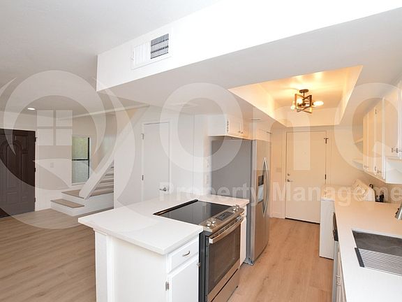 4th image of 1817 E Hayward Ave Unit 2