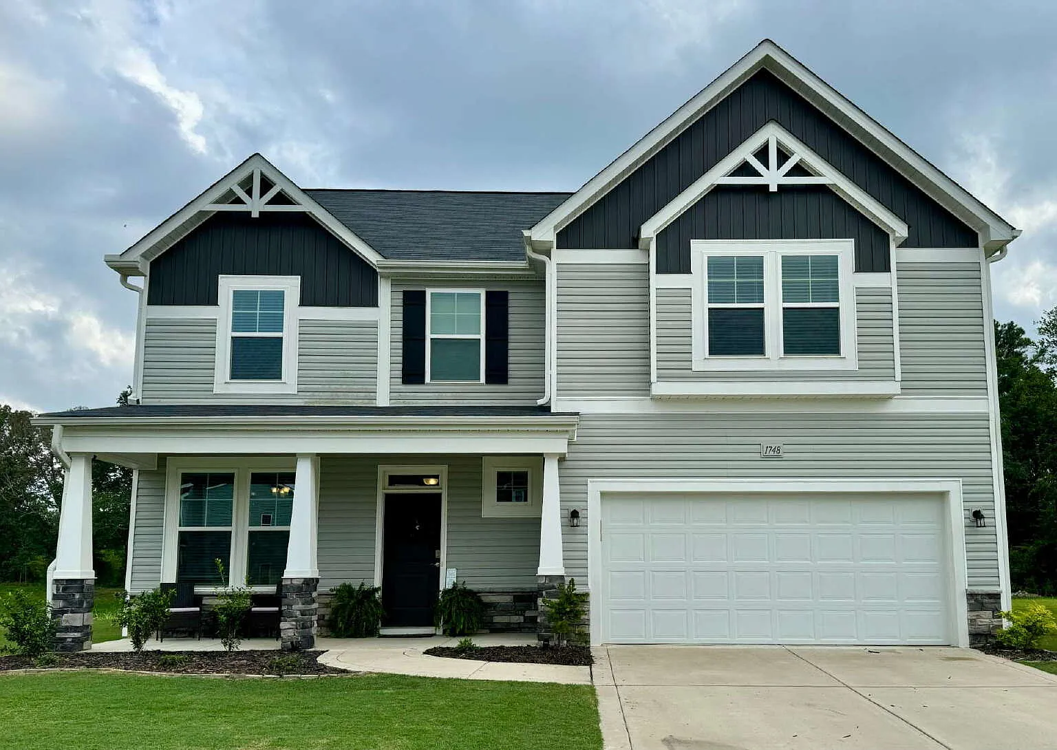 4 bed, 2.5 bath, 2256 sqft, $2,200 — Photo 1
