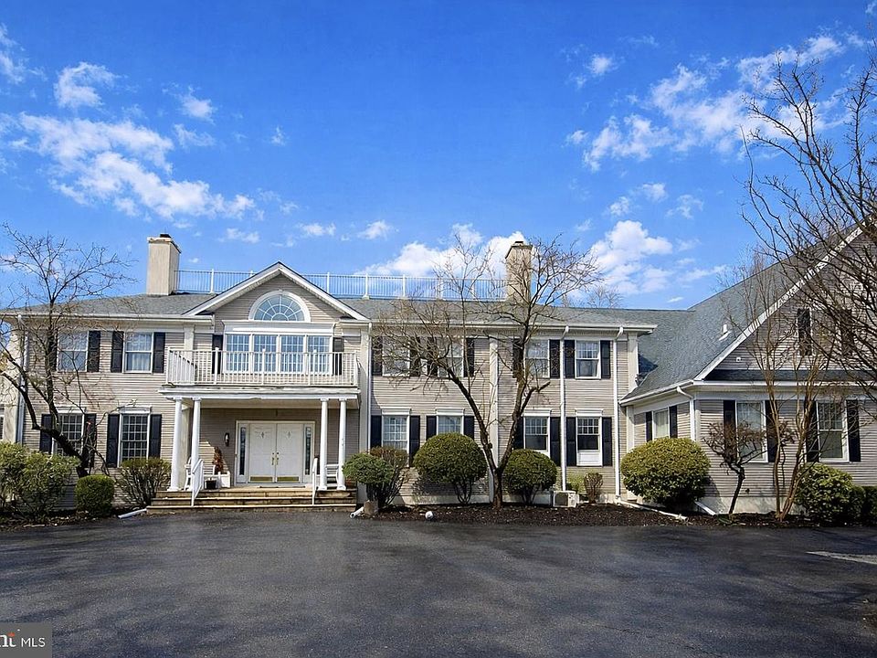 1st image of 22 Tomlyn Dr