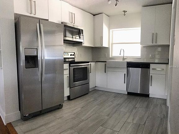 3rd image of 1641 Crestwood Dr