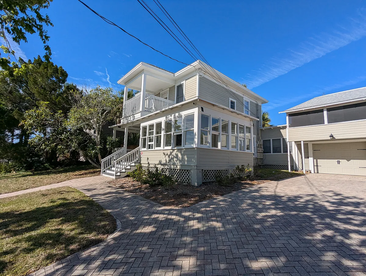 Building Photo - 127 S Peninsula Dr #3