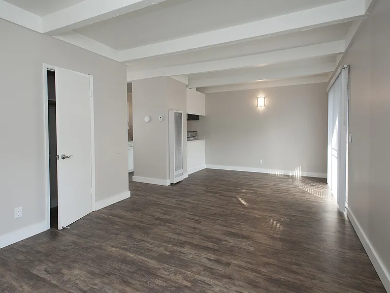 Monterey Townhouse — Photo 15