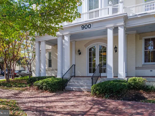 900 Washington St N #305E, Alexandria, VA 22314