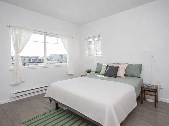 3rd image of 22363 Selkirk Ave #302