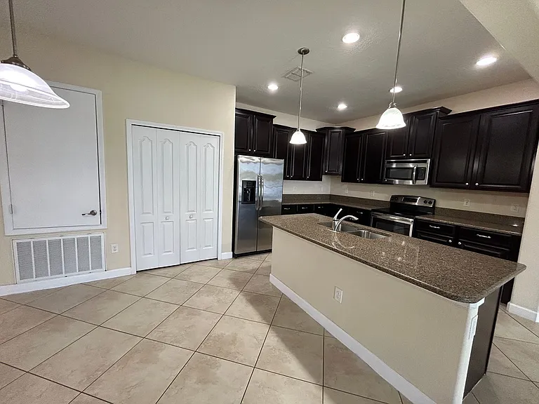 2950 Youngford St — Photo 5