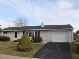 2760 Thornbridge Rd W, York, PA 17408