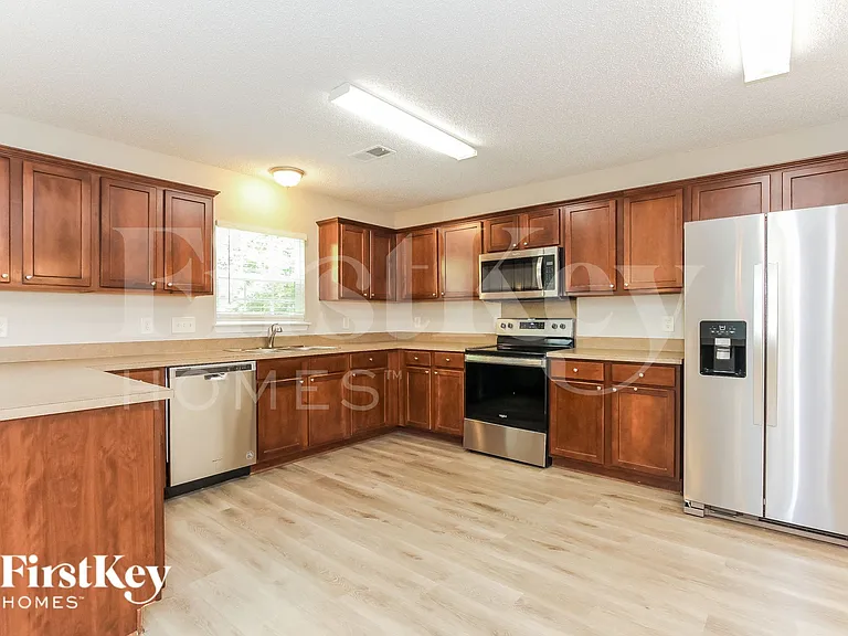 2217 Thorncrest Dr — Photo 6