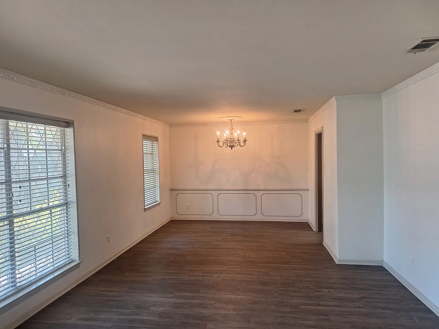 3 bed, 2526 sqft, $2,025 — Photo 3
