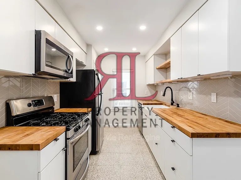 317 E Royal Forest Blvd — Photo 16